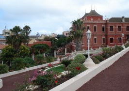 El Liceo Taoro al fondo