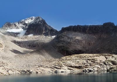 Pico de Aneto desde los Lagos de Coronas. Cara norte. A la derecha la Cresta de Llosás.