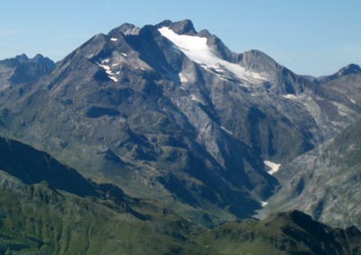 Vignemale con el glaciar de Ossoue visible. También P.Cerbillona, Petit Vignemale y Gran Tapou.