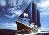 SV Rainbow Warrior Original (Hundido en Francia , 1985) SV Rainbow Warrior (II)(en uso actualmente) MV ArcSV Rainbow Warrior Original (Hundido en Francia , 1985) SV Rainbow Warrior (II)(en uso actualmente) MV Arctic Sunrise (en uso actualmente) MV Esperanza (el m�s nuevo de la flota, en uso actualmente) MV Beluga (retirado) MV Altair (retirado) MV Greenpeace (retirado, su reemplazo fue el Esperanza) MV Solo (retirado) MV Sirius (retirado) MV Argus (en uso pero solamente en Holanda) MV Amazon Guardian (en uso pero solamente en el amazonas) SV Vega (retirado) MV Moby Dick (retirado) SV Zorba (en uso actualmente)